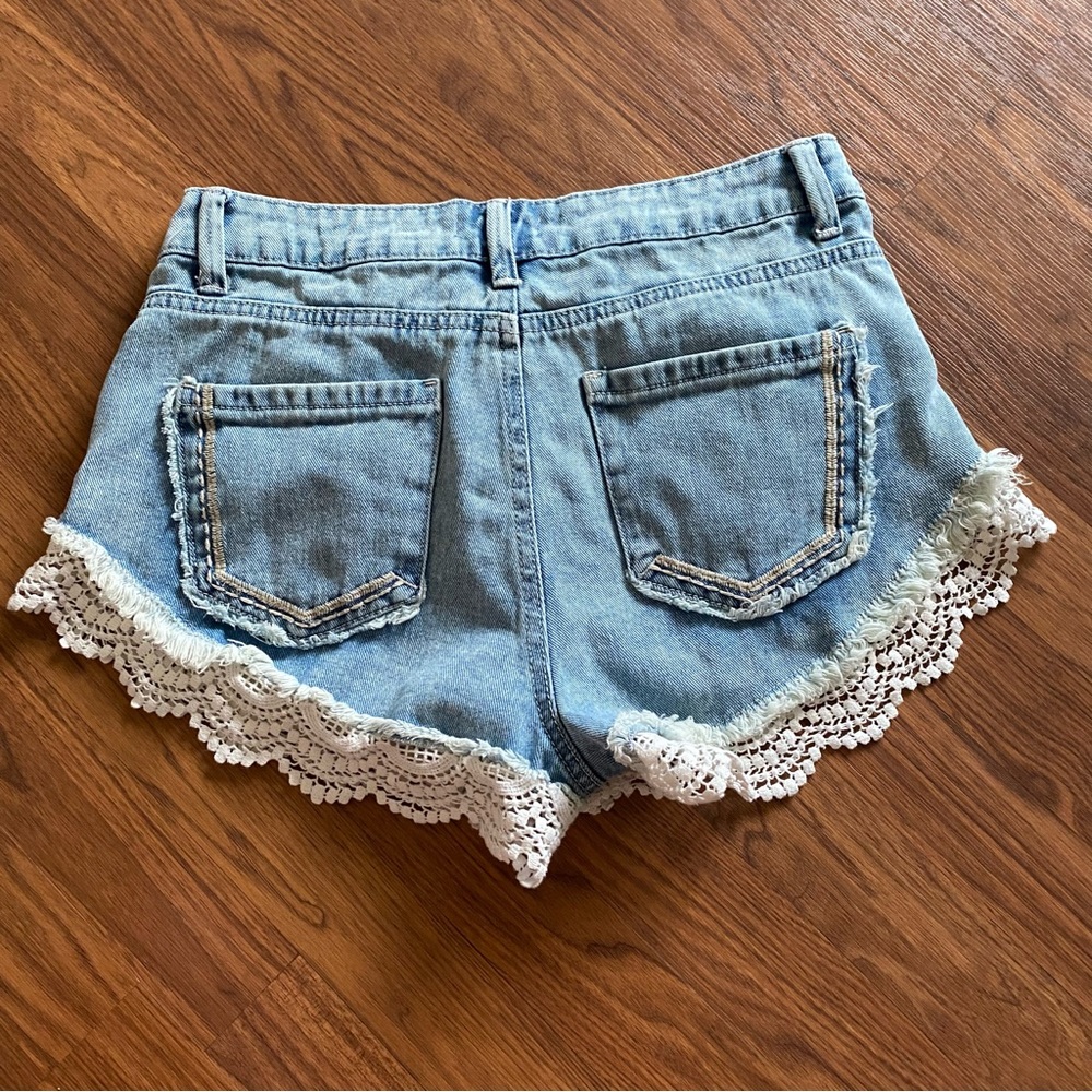 Forever 21 size 28 jean shorts - Picture 3 of 6
